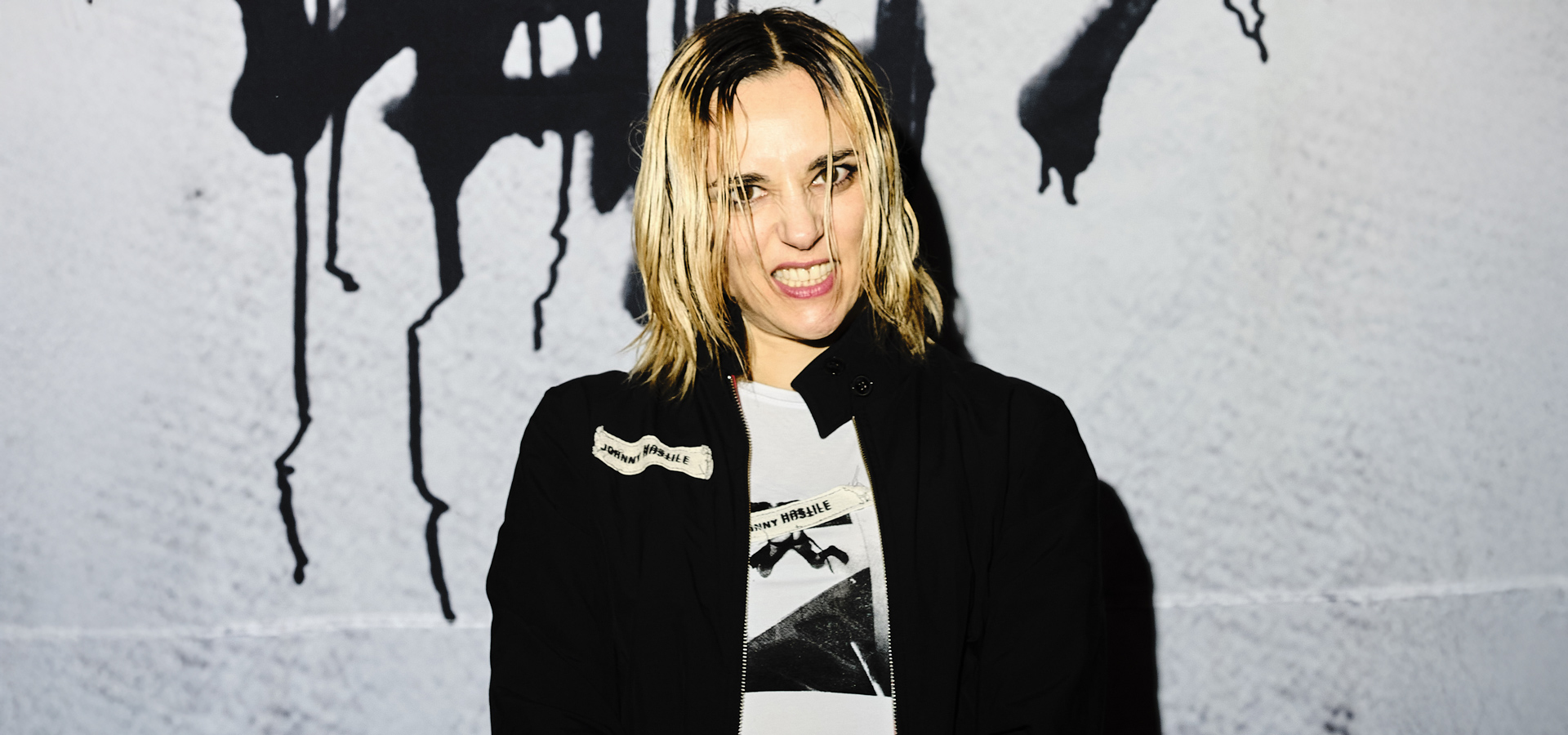 Jehnny-Beth_Jeremie-Luke-Dubois_1920x900